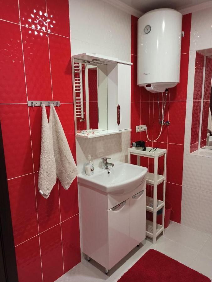 Ferienwohnung Квартира В Самом Центре Wi-Fi Czernowitz Exterior foto