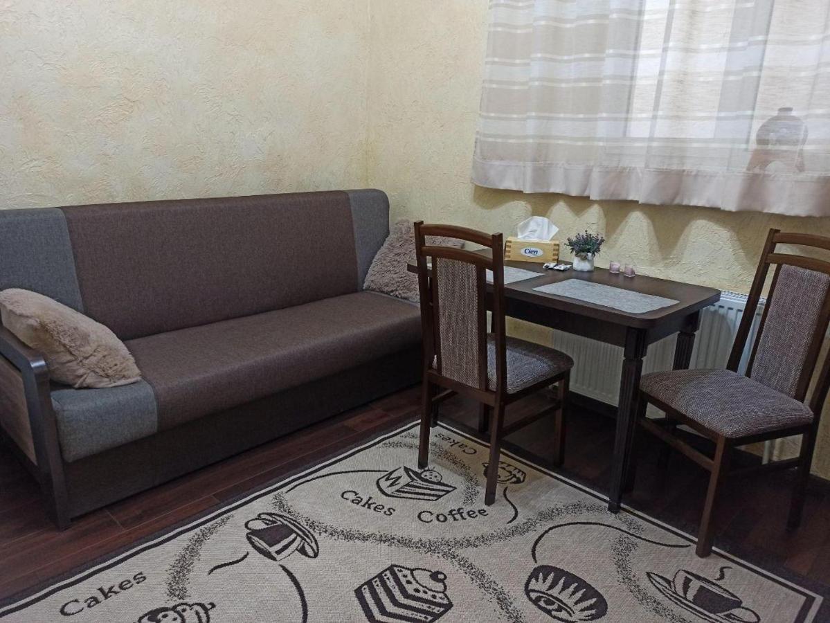 Ferienwohnung Квартира В Самом Центре Wi-Fi Czernowitz Exterior foto