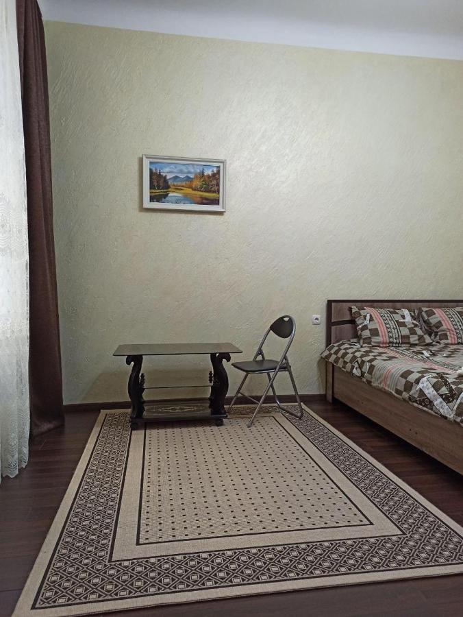 Ferienwohnung Квартира В Самом Центре Wi-Fi Czernowitz Exterior foto